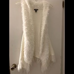 Beautiful white Sweater vest size  small